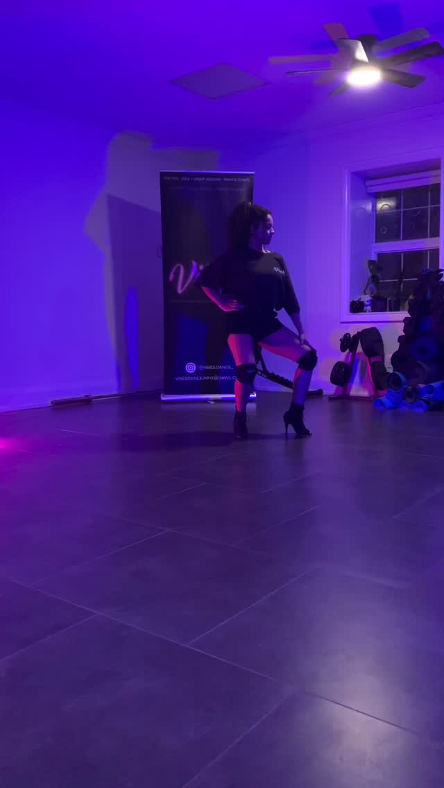 Get Me • @lilbieber ❤️🔥
Next heels classes are February 22 (choreography drop-in)at @rogueheelsco and February 26 (Break it Down: Intro to Heels Dance) at @embr.studio_cambridge ✨ Join me using the links on my page 🫶