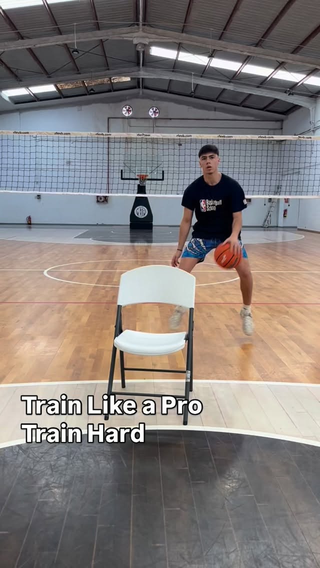 🇷🇴🔥 Vlad Eduard Cristian (2009)🔥🇷🇴 @romania.basketball
Keep working in silence.
Hard work pays off in public. 💯
Seguimos construyendo. 🏆🏀
FIBA @coachcrudeli
#trusttheprocess🙏 #basketball #basketballneverstops #basketballskillstraining #basketballislife🏀
