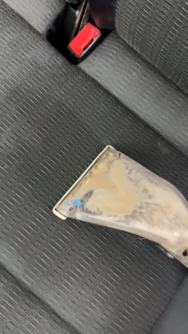 Having this wet vack makes the quality of work so much better!
You don't have to have the proper equipment but it sure does make things quicker and better
Can any one guess the make of this machine? #satisfying #deepcleaning #detailingworld #carcleaning