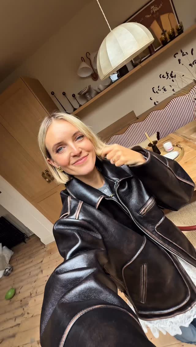 Our totally stunning patient @pollyvnewman showcasing our most popular regenerative treatment, Sylfirm X. I think we can all agree, the results speak for themselves. Flawless, radiant skin with absolutely no need for make-up.
Our Sylfirm Radiofrequency Microneedling treatment really is changing the game. This advanced technology works beneath the surface to stimulate collagen, reduce fine lines, fade pigmentation, and tighten skin — all with minimal downtime.
And the best part? 👉 It can be used all over the body! Whether it’s your face, neck, stomach, or thighs — Sylfirm helps rejuvenate and firm skin from head to toe.
Ready to see your own transformation?
📅 Book your consultation today and experience the Sylfirm difference.
#Sylfirm #RadiofrequencyMicroneedling #SkinTightening #CollagenBoost #GlowingSkin BodyRejuvenation SkinConfidence