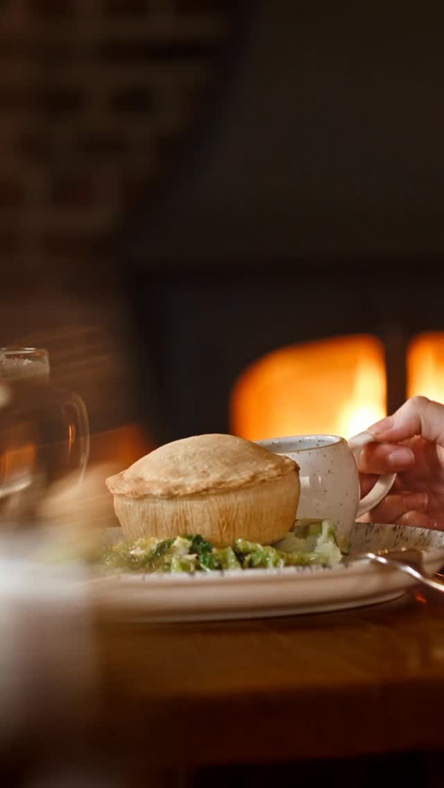BRITISH PIE WEEK // For us, it’s not just #britishpieweek once a year - it’s every week! Our pie of the day is served daily with mashed potato and seasonal greens.
To take a look at our menu or make a reservation with us, tap the link in our bio
#pieoftheday #pieatthepub #nationsfavouritedish #theredlioneastbergholt