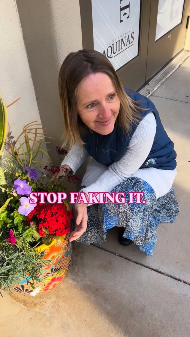 You’ve convinced yourself that faking a little humility is the only way to “make a living” or meet your needs. 🤪
Is it working? Or are you feeling empty and burnt out? 🥹
The truth is: Spiritual Humility is your secret weapon. 🌟
It’s the conscious choice to be 100% authentic and true to yourself. 💝
You don’t need to ‘outsmart the system’ with shortcuts.
You just need to be real.
Especially in mid-age, as your power is rising, the world needs the BEST version of YOU. 🌸🌟💝
Stop losing yourself in the process.
Step fully into your power and live your true legacy. 💃🌟💝
What does true authenticity mean for your work/life?
Let me know in the comments! 👇
#awakenwomenclub #spiritualhumility #authenticself #truepower #innerpeace