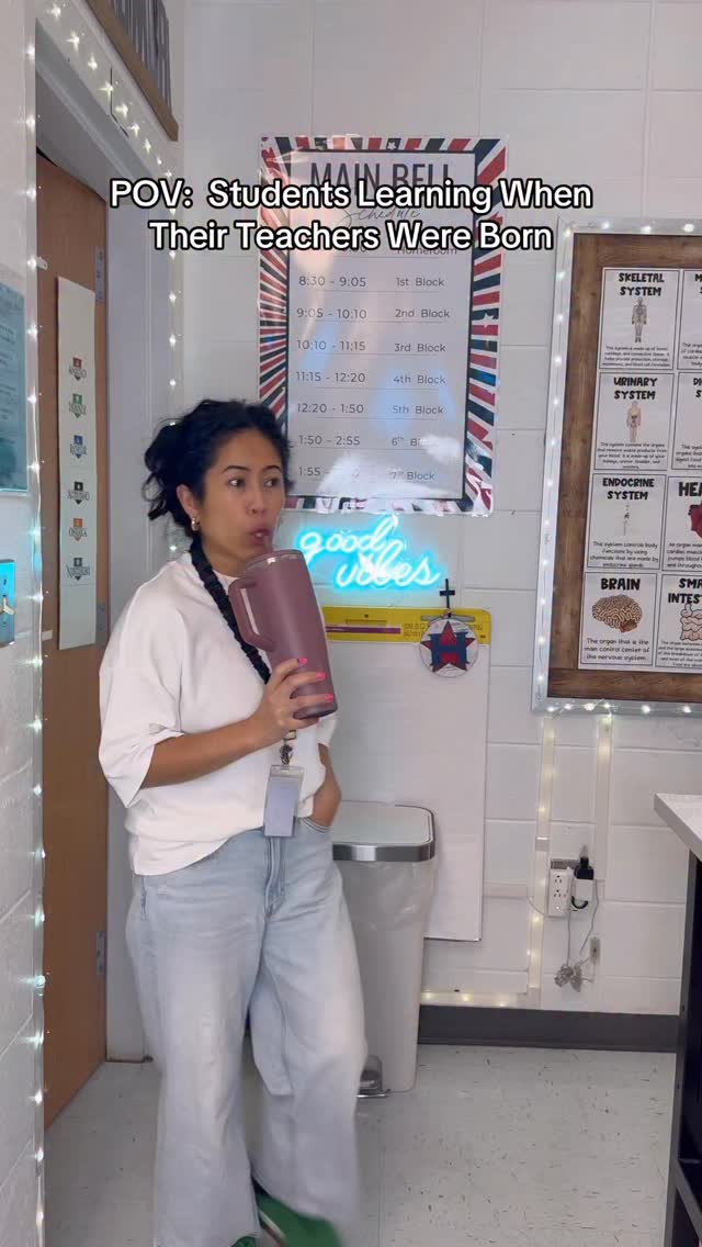 Students think every teacher is either 25 or 700 years old 😂📚 Tell me the wildest age guess you’ve ever gotten 👇 #TechersofInstagram #TeacherLife #StudentsBeLike #TeacherComedy #Teachers