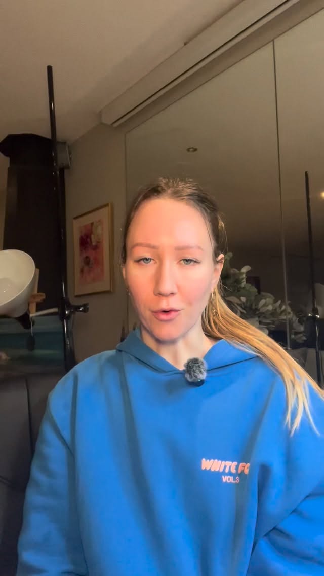 A little insight into why I find it so hard to take progress videos đ
#dayinthelife #artist #behindthescenes