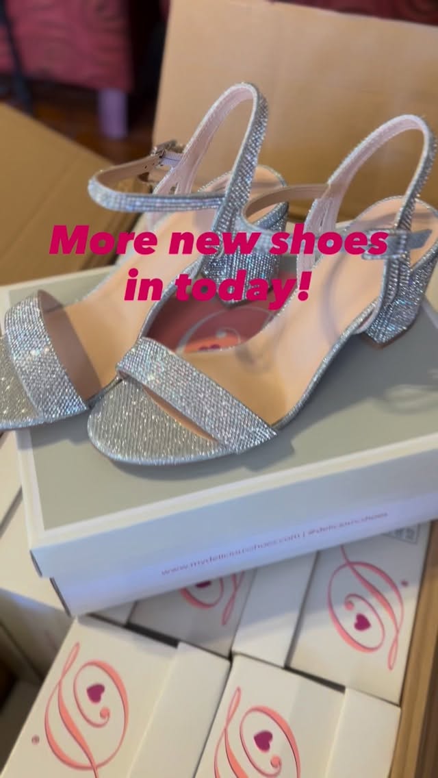 Beautiful dress shoes (and dresses to match), available now at Heidi’s Dress Shop in Atchison. Hours Wed.-Fri. 2-6pm and Saturdays 10am-5pm. Come see us!
#heidisdressshop #shoesaddict