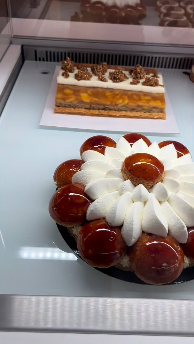 ☀️ Saint-Honoré lovers, ce week-end est pour vous.
Et si on faisait revenir vos coups de cœur? Lesquels choisissez-vous? 👀🤷🏻♀️
dimanche OUVERTS: 10h-13h
Petit rappel: tous nos grands gâteaux (de 4 et jusqu’à 20 personnes) sont disponibles sur commande. RDV sur notre site : micielopatisserie.com
Los esperamos!
#sainthonoré #patisserie #pochage #bordeaux #naturalcolors