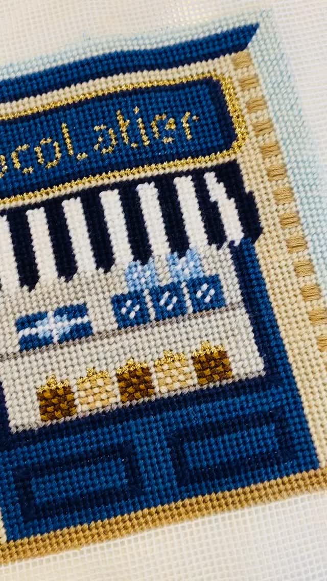 When decorative stitches just take up too much brainpower at the end of the day…in come some freestyle long stitches to make a selection of details pop #needlepoint #tutorial #petitpoint #embroidery #tapestry