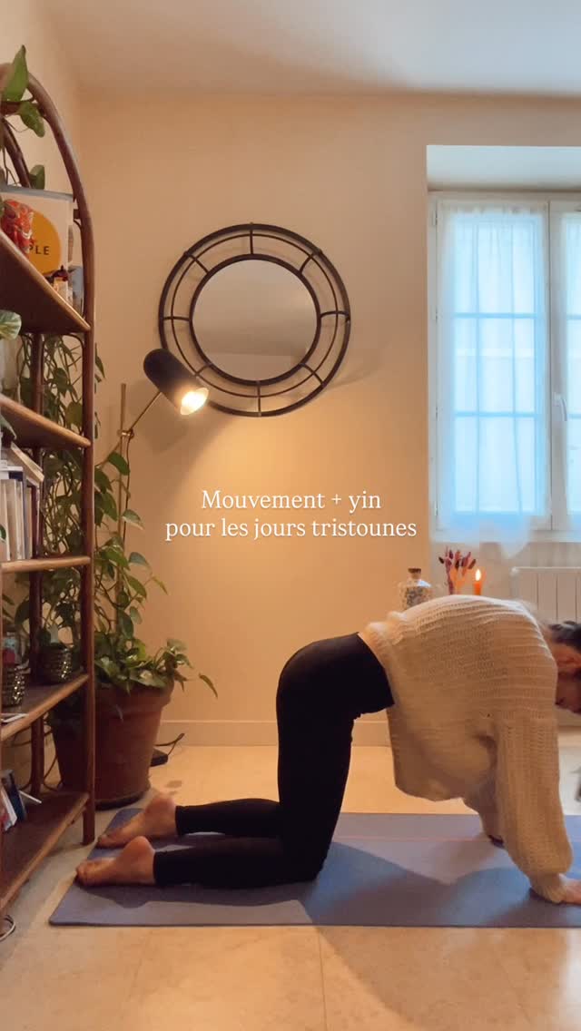 Petit combo mouvement et yin pour les jours un peu trop gris ☁️
La vidéo est accélérée alors prends le temps de ralentir et de ressentir.
Reste 2-3 minutes dans les postures suivantes: coeur fondant, table bras croisés, posture de l’enfant.
Ce petit flow fait circuler l’énergie le long des méridiens des poumons et du coeur.
🫁 pour faire partir la tristesse (et la grisaille)
🫀 pour amener la joie (et le soleil dans le coeur)
Idéal pour commencer la journée de bonne humeur ☀️
#yinyogafrance #yogaathome #yogadoux #yinyoga #yogaducoeur