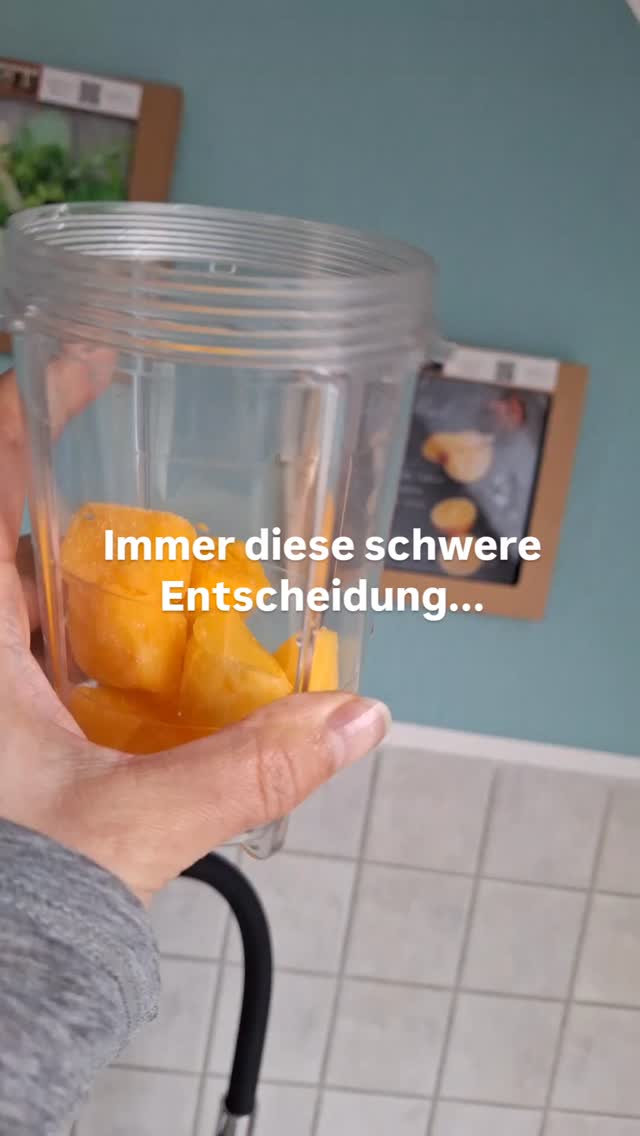 Hashimoto-frei seit 8 Jahren ohne Medikamente 😁
Wie ich das geschafft habe, lernst du in meinem Onlinekurs "Endlich Hashimoto-frei" 🦋🦋
Und jaaaa, Smoothies und Beeren waren ein riesen Part davon und ich liebe sie bis heute 😍😊😊
Meine besten Tipps, Umsetzungshacks und neue Motivation. Hübsch verpackt in einem leichten Videokurs.
Dort teile ich mit dir alle meine Schritte, die ich gegangen bin:
Von der Diagnose bis zur vollständigen Regeneration auf dem Papier.
Natürliche Schilddrüsen-Entlastung in 6 Schritten.
Mein Weg könnte vielleicht auch deiner sein.
Und da geht es nicht nur um Beeren ;)
Der Link zum Kurs wartet in meiner Bio auf dich 😘🫶
Auch mit persönlicher Begleitung möglich.
#schilddrüsengesundheit #schilddrüsenunterfunktion #hashimoto #autoimmunerkrankung #natürlichetipps #naturheilkunde #beerenpower #smoothieliebe #smoothierezepte
