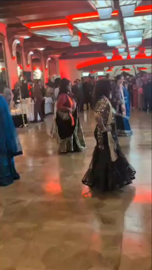 Proud Auntie moment ❤️
We love you @reshyx3
#tiabua
#bollywood
#wedding
#lovestory❤️