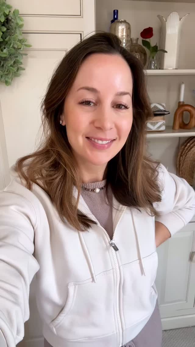 Even in loungewear, we still wear our Kaylie Dawn! What are you up to today? 🫶🏼✨
#studiodays #artistatwork #goldfilled #jewelrydesigner
Shop small | Every Saturday is Small Business Saturday | Wholesale jewelry | Woman-owned