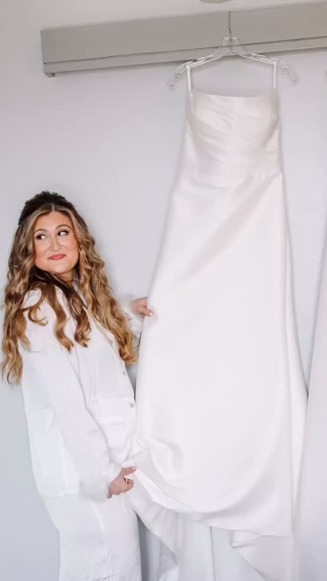 💕Adriana💕
Photo @daisephotography
Florals @bowerbirdflowers
Venue @raleighmarriott
Planning @thegathering.co