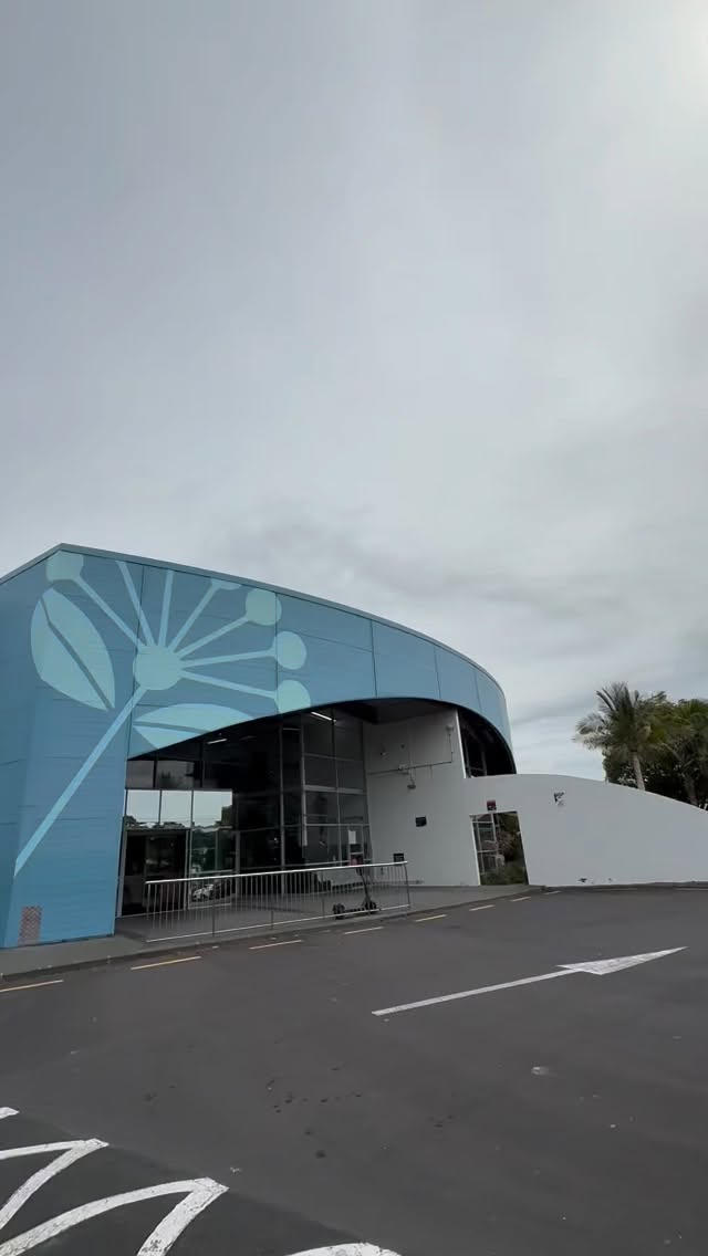 Day 1 to 5 on this mural.
Started with a rough sketch, chipped away at it each day, had the community backing me, rolled it up at the end — and now she’s done.
What a ride. Proper stoked with how it turned out. Big love to everyone who showed up and showed support.
#stanmorebay #becolourful #newzealandartist #leisurecentre