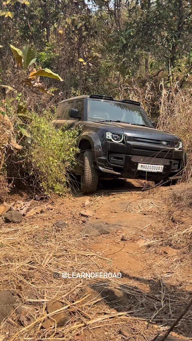 3 different vehicles. Different wheelbases, different track widths, different weights and traction control systems negotiating a sharp right hander.
Each car shows its strengths and weaknesses here with similar level of student skill. Which car in your opinion is best for this kind of tight spots. And why? What are the strengths of weaknesses of each car? The best and most comprehensive answer gets a sticker set from us.
#learnoffroad #offroadjunkie #defender #jimny #tharroxx