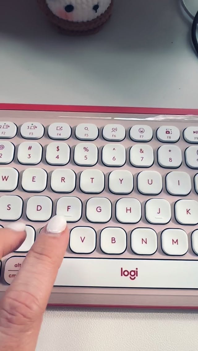 ✨ I love my writing companion ✨
Whoever called golden retrievers Velcro dogs had it right! Pippin is always touching my feet when I’m writing! And. Yes, she’s every bit as funny and mischievous as her namesake.
🔗 sign up for my newsletter coming out next week featuring some fun announcements and new character art by @muni_luny !!!!
Q: Who is your writing companion?
#cozyfantasy #romancebookstagram #writingcommunity #amwritingfantasy #fantasyromance