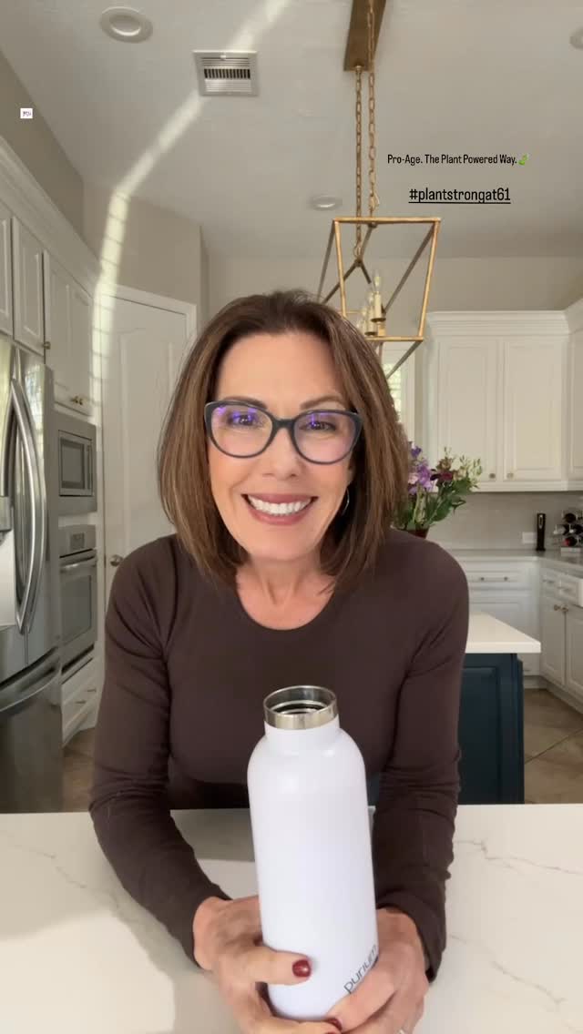 You’re stronger.You’re more consistent.You’re fueling better.You’re not crash dieting anymore.
So why do you still feel behind?
Because you’re living in The Gap.
The Gap is when you measure yourself against an ideal… instead of your starting point.It’s the distance between where you are and where you think you should be.
High-achieving women camp out here.Always chasing.
The Gain is different.
The Gain measures backward.It looks at who you were 6 months ago.The reps you couldn’t do.The protein you weren’t hitting.The workouts you skipped.The “start over Monday” cycles.
That woman?She’s not running the show anymore.
The Gap moves the finish line.The Gain builds identity.
And identity change is what creates real body composition change.
This week:Measure backward. Then move forward.
Comment GAIN if you’re done moving the goalposts on yourself. 👇