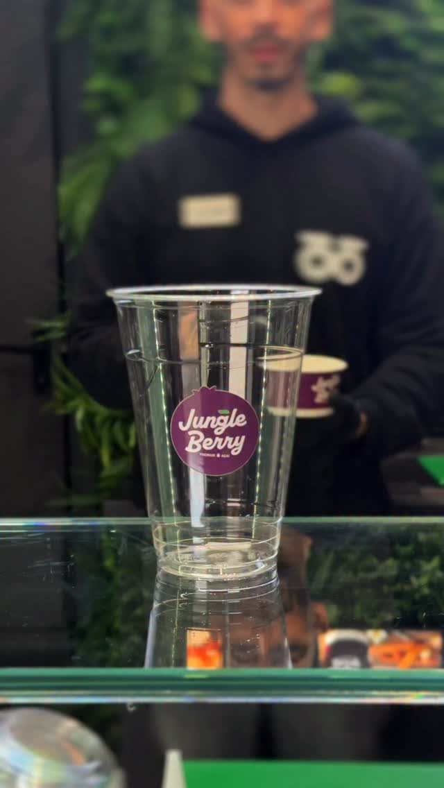 Wait for the landing… 🧊
Something cold.
Something smooth.
Something you didn’t know you needed.
Turns out… it’s matcha o’clock 🍵
Buy any matcha and get TWO cheese breads on us.
Trust us - this combo goes berry well.
#matcha #matchauk #jungleberry #icedmatcha #foodreels ukfoodies brightonfood londonfood aberdeenfood reelsfood matchalover drinkreels
Buy any matcha drink at Jungle Berry and get two free cheese breads. Available in all Jungle Berry stores across the UK including London, Brighton and Aberdeen. Limited-time offer.