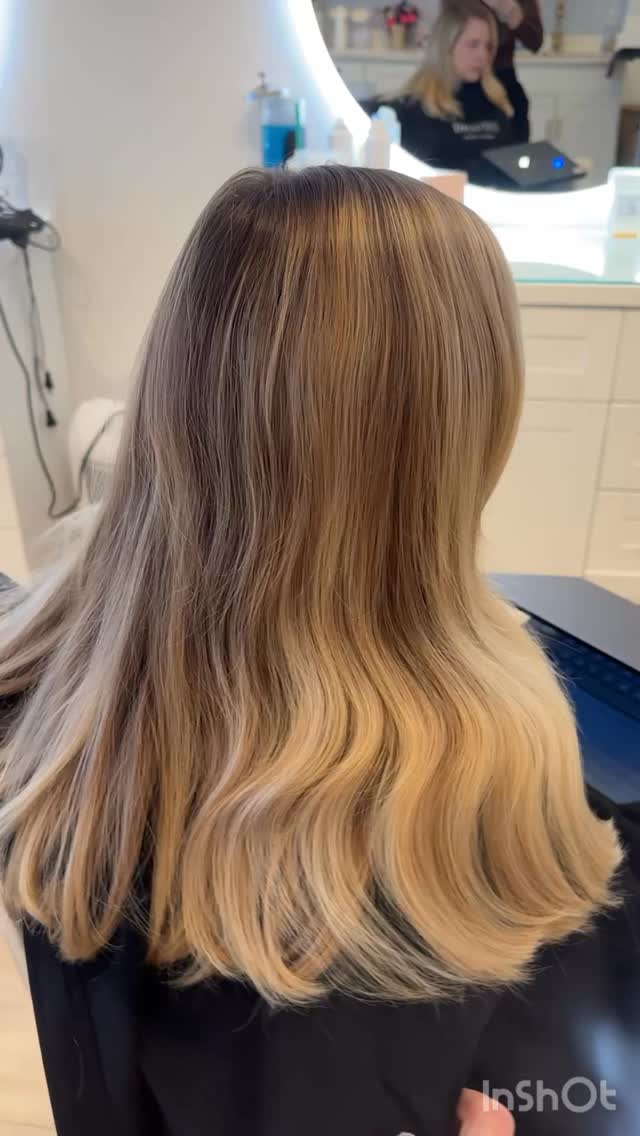 A Mini Balayage working its magic 🪄
@allnutrient gloss 10GI + + 10P + splash of 9V
#bostonma #hairinspo #hairgoals #bostonhairstylist #tewksburyma