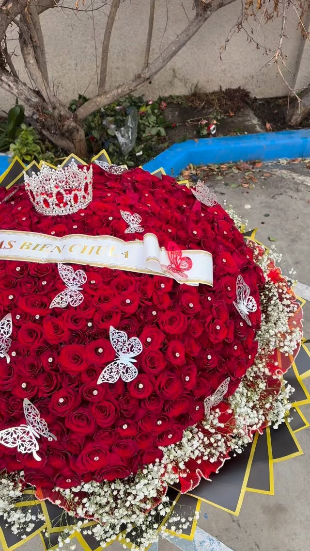 Proof that love can be measured in roses, 500 to be exact 😌❤️🔥✨
What an honor to be able to create this 500 rose count buchon for one of our customers this Valentines Day! 😍
#ramobuchon #valentinesday #floristagram #florist #bayarea