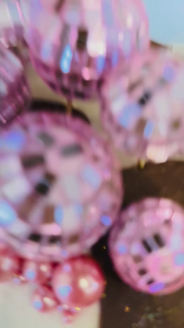 Happiest 8th birthday to our prettiest cowgirl Elena Jane!! 💕🎉🥳
Elena’s birthday theme this year was disco cowgirl and we couldn’t be more excited to create a delicious and fun cake fitted with hand cut, edible fringe and sparkly pink disco balls!
All the kiddos had a blast decorating their cowboy hats and @elliemaemakes didn’t again with another amazing balloon setup! 🤩
We love you so much pretty girl and hope you had the best day! Happy Birthday!🎂🎈🎉 🐄
#discocowgirlbirthday #discocowgirl #happybirthday #paysonazbakery #kendrascountrybakery