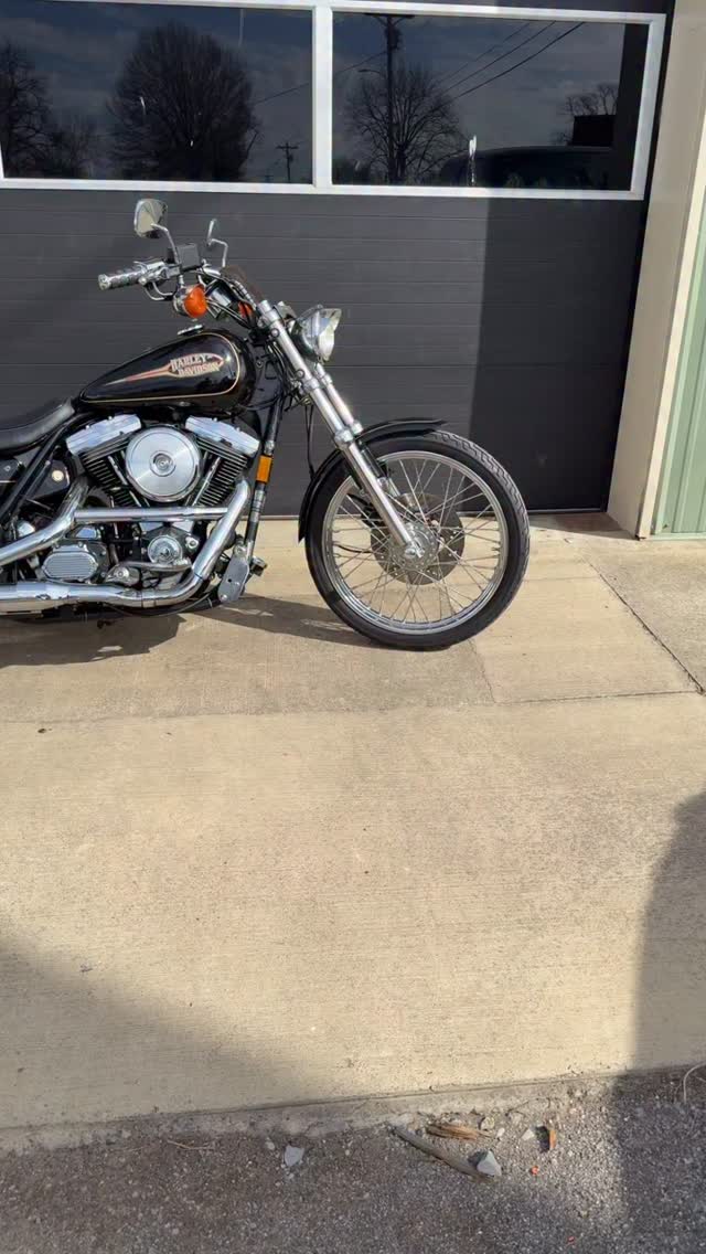 #FXRFRIDAY Check out this gem I picked up from my good friend @trenthamcky . This one is getting a little clean up, change a few minor details and leaving it basically as is. Love black and gold FXLRC FXR’s, they’ve always been one of my favorites!