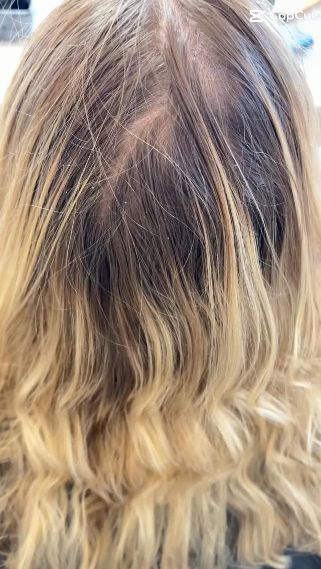 Made by Zoi 🙌🏻🩷
#ratzmatzhairdressing #vorhernachher #goldwell #highlights #colorance