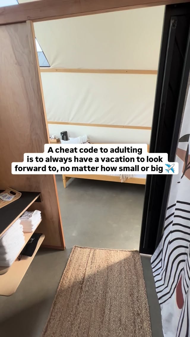 Because the secret isn’t just the vacation…
It’s the anticipation.😎
The countdown.
The planning.
The “only 37 more days…” energy.
Research shows that people who have a trip planned report higher happiness levels than those who don’t. In fact, studies have found that the anticipation of travel can boost mood even more than the trip itself — thanks to the dopamine release that comes from looking forward to something meaningful.
Translation?
That weekend escape.
That anniversary getaway.
That summer reset.
It’s not indulgent.
It’s strategic.😏
So if you’re going to “adult”…
Do it with something on the calendar.
The reset you’ve been craving has an address. It’s Backland Luxury Nature Resort (📍Grand Canyon)🌲✨
Comment STAY and we’ll send you the details to book your dream escape!
References:
Erasmus University Rotterdam (Nawijn et al., 2010) – Study on vacation anticipation and happiness
U.S. Travel Association – Research on travel planning and well-being
National Geographic – Coverage on the psychology of trip anticipation and dopamine effects
#travel #travelplanning #dopamine