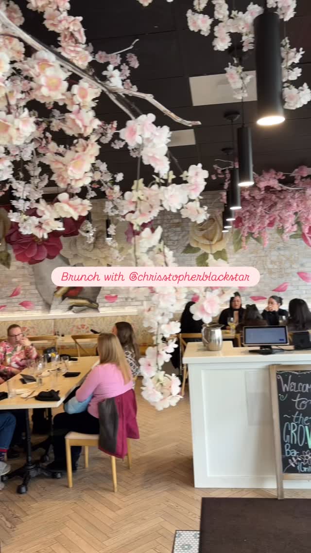 Bad weather? Not on a Sunday at The Grove with @chrisstopherblackstar and bottomless mimosas for brunch 🌸🥂