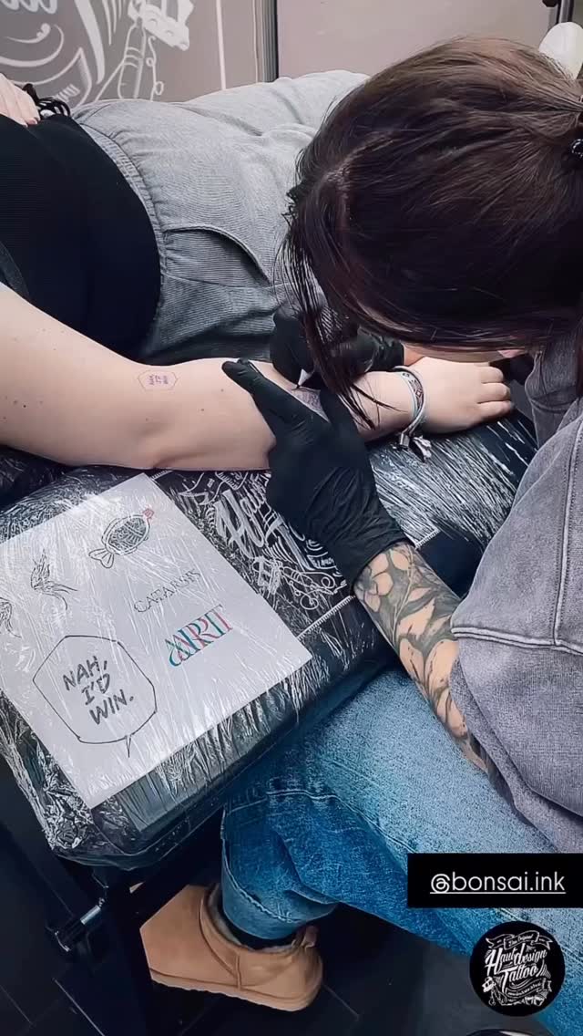 Every tiny tattoo done by Olga / @bonsai.ink has it’s own story😌, what about yours?
TERMINE:
📥 Instagram DMs
📱 +49 0511 4885681
✉️ info@hautdesign-tattoo.de
-
🗣️Kostenlose Beratung
#HautdesignTattoo ist Mitglied des @dot_e.v
#fineline #finelinetattoo #hannover #langenhagen