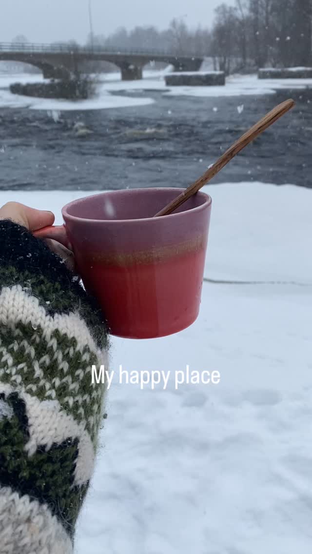 This is my first weekend off in month’s and it perfect ❤️✨
#weekend #snow #scandinavia #newfavorite #sweater