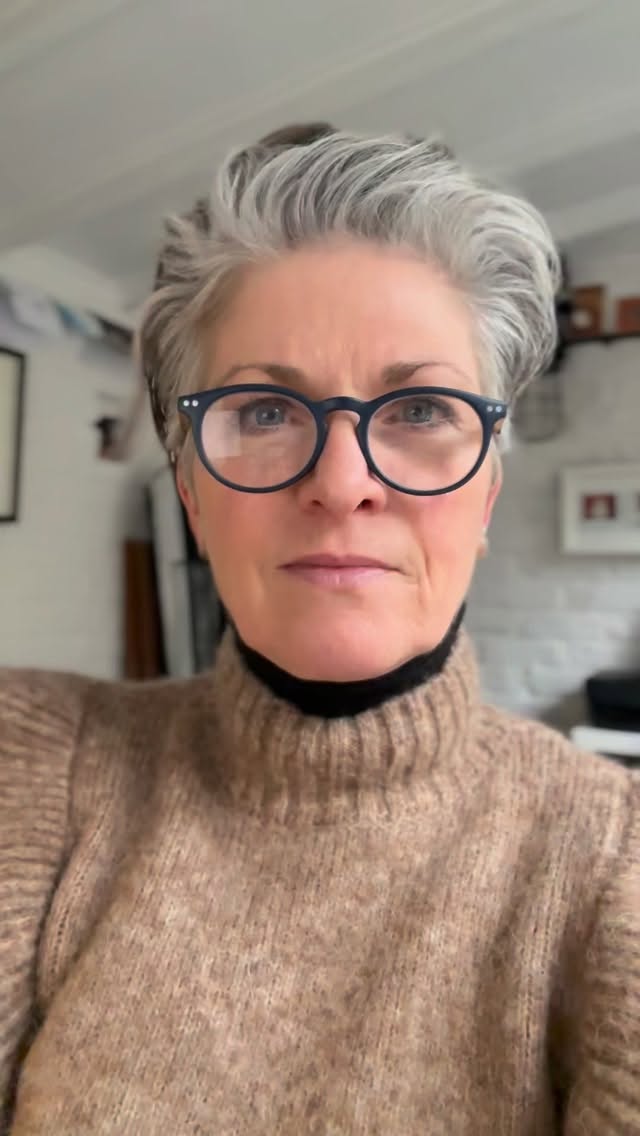 Registrars calling themselves celebrants and charging lots of money for a not very special ceremony is making me very cross 🤬