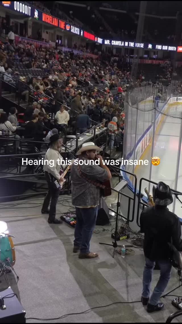We definitely got some friends in Bakersfield 🤠🙌🏻
Such an awesome moment at the @condors Country Night last weekend 🏒
VC🎥: @centralvalleyphotography_
#countrymusic #livemusic #friends #garthbrooks #arena