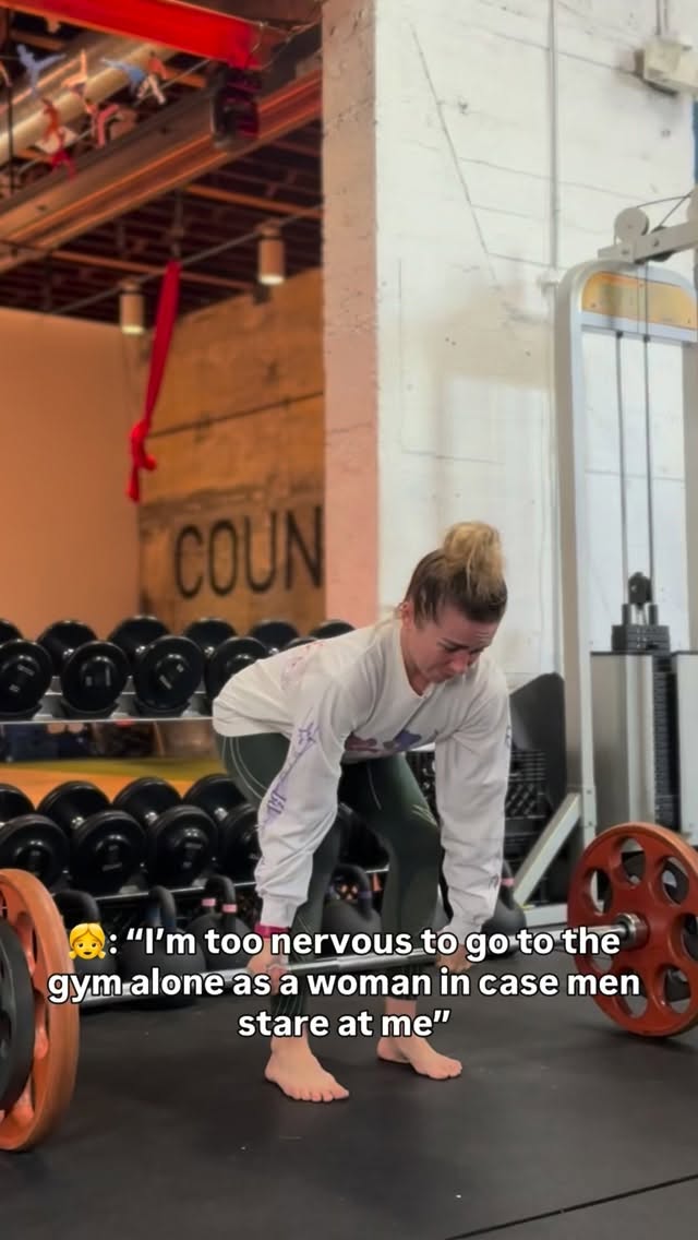 Staring contest! Let’s see who blinks first 😉
#gymhumor #funnygymmemes #funnygymvideos