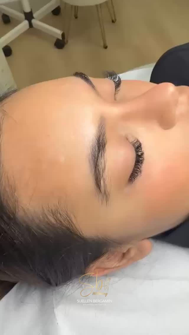 Tem algo nas suas sobrancelhas que já não combina mais com você?
A micropigmentação que um dia fez sentido pode perder a cor, mudar o tom ou simplesmente não representar mais quem você é hoje. E está tudo bem querer recomeçar. 💛
A remoção de micropigmentação é um procedimento seguro e eficaz que ajuda a clarear ou eliminar o pigmento antigo, preparando a pele para um novo design, mais natural, harmônico e atual.
Agende sua avaliação e dê o primeiro passo para se sentir ainda mais confiante ao se olhar no espelho.
+44 7398 192413
.
Is there something about your eyebrows that no longer feels like you?
The micropigmentation that once made sense may fade, change tone, or simply no longer represent who you are today. And it’s completely okay to start over. 💛
Micropigmentation removal is a safe and effective procedure that helps lighten or eliminate old pigment, preparing the skin for a new design — more natural, harmonious, and up to date.
Book your consultation and take the first step toward feeling even more confident when you look in the mirror.
📲 +44 7398 192413