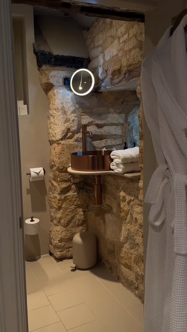 Check in and switch off in the heart of Broadway,
Morning light through stained glass windows, a long shower, and a slow start.
Our King Room, book your stay via our link in bio.