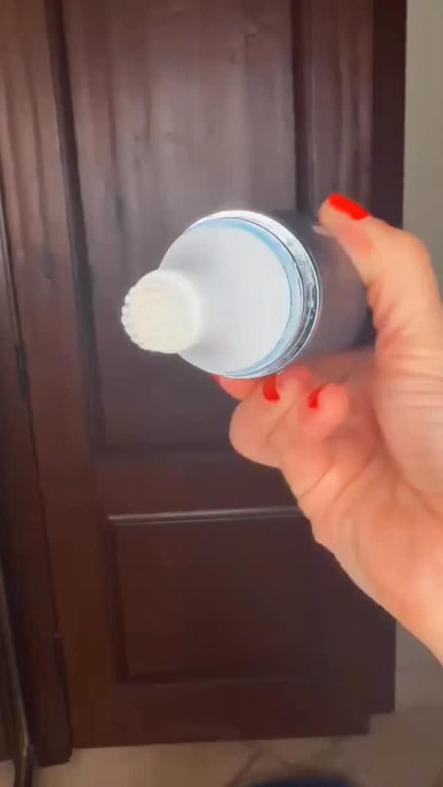 The @glidelif 5-in-1 Beauty Wand is my go-to for tightening, contouring, and waking up tired skin in minutes. 💫
✨ Lymphatic drainage to reduce puffiness
✨ Microcurrent to lift + tone
✨ Boost circulation
✨ Contour
✨ Relax facial tension
It’s like a professional facial in your own hands — consistent use = real results. If you’re serious about keeping your skin firm, defined, and glowing, this is the tool.
Comment BEAUTY WAND and I’ll send you the discount link.