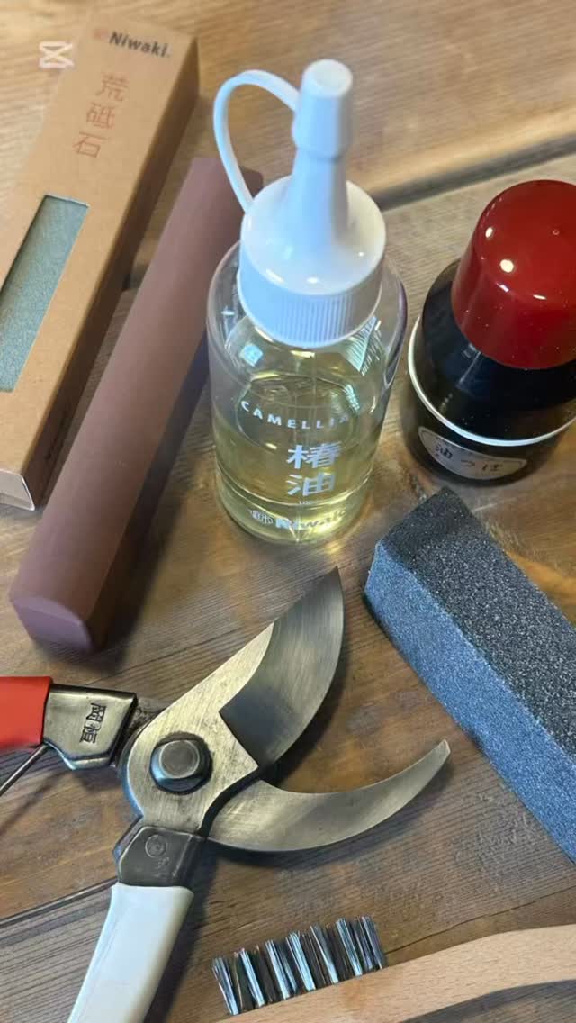 We have a number of Garden Tool Sharpening Workshops coming up this year. Join us and come learn how to maintain your tools!
Send us a DM for details on any of these dates. ✂️🪴
Coming up this Spring:
- March 4th - Cowichan Valley Rhododendron Society
- March 7th - NALT Native Plant Nursery
- March 14th - Salt Spring Island Garden Club
- April 2nd - Victoria Rhododendron Society
- April 4th - Holden Lake Farm
- April 14th - Qualicum Beach Garden Club
- April 18th - Nanaimo Horticultural Society