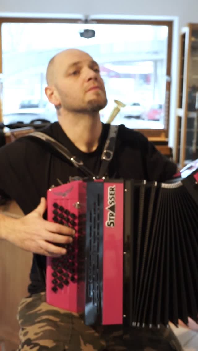 You’ll never walk alone – mit uns! 🔥🎸✨
Schreibt euren nächsten Wunsch in die Kommentare 👇💬🎶
#wunschkonzert #musicstore #harmonika #musik #musikwerkstatt