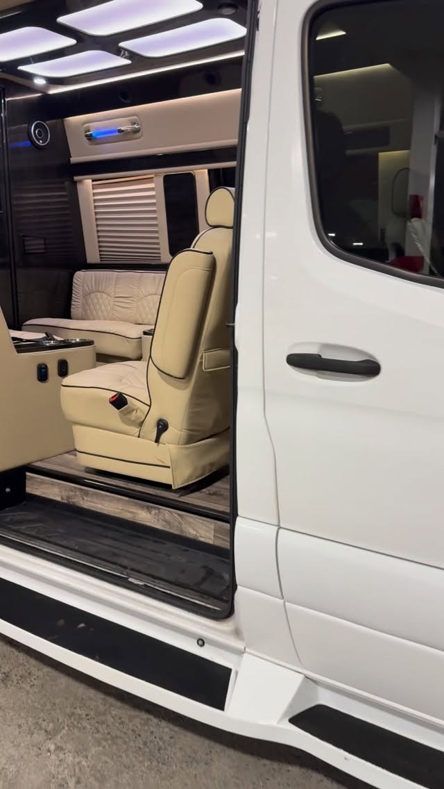 โจ Girlsโ Night Out just reached VIP statusโจ
Hereโs a Sneak peek inside the luxury Sprinter Van that
one lucky lady will win, a FREE 30 minute photo shoot experience with her girls! ๐ธ
Weโre doing it BIG! ๐ฐ๐ท๐ค
This will be EPIC! The perfect way to kick off spring!
At Sip & Cake Create Nashville, weโre teaming up with @broadwayelitechauffeurs for the ultimate girlsโ night experience:
๐ Cake decorating
๐ธ Cocktails
๐ค Karaoke
๐ฝ๏ธ Food
๐ Giveaways
๐๐ฝ All the vibes with your girls
AND HEREโS THE FUN PART ๐๐ฝ
โจ Decorate your cake
โจ Everyone votes for BEST CAKE
โจ The guest is automatically entered upon booking to win a 30-minute luxury Sprinter photo shoot with your girls THAT DAY after the session ๐ธ
๐ Dress to impressโฆ you just might be the winner!
#GirlsNightNashville
#SipAndCakeNashville
#LuxuryGirlsNight
#NashvilleEvents
#GirlsJustWannaHaveFun