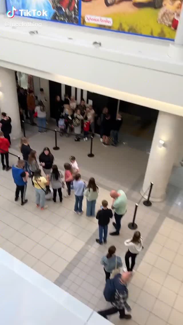 Another one from the archives 🔍
Who remembers when @woodyandkleiny literally took over The @howardcentre AND the whole town centre?! 😳🔥
With their pop-up shop, book signing, meet & greet… it was chaos in the best way.
If you were there, you already know 👀👇
#Throwback #WelwynGardenCity #TikTokUK #ViralMoments #MeetAndGreet