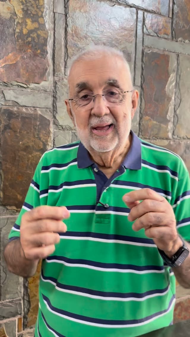 VALDOMIRO VENCE O CÂNCER E PROJETA DESAFIOS PARA 2026
O deputado estadual e ex-prefeito de Rio Preto Valdomiro Lopes anunciou, em entrevista ao Portal Guilherme Baffi, que venceu a batalha contra o câncer. Após meses de tratamento e acompanhamento médico, ele recebeu a confirmação de remissão da doença e agora inicia uma nova etapa, marcada pela recuperação plena da saúde e pela retomada intensiva da agenda política.
Visivelmente emocionado, Valdomiro afirmou que o período de tratamento foi o maior desafio de sua vida. “Foi um momento de fé, de apoio da família e dos amigos. Recebi muitas mensagens e orações. Isso me fortaleceu diariamente”, declarou