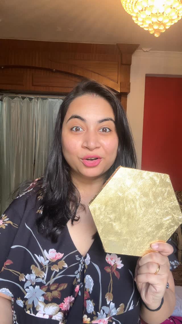 Painting on gold foil vs acrylic base ✨
Luxury shine or smooth control?
Team FOIL or Team ACRYLIC? 👇
#goldleafart #acrylicgold #artmaterials #contemporaryindianart #pichwai