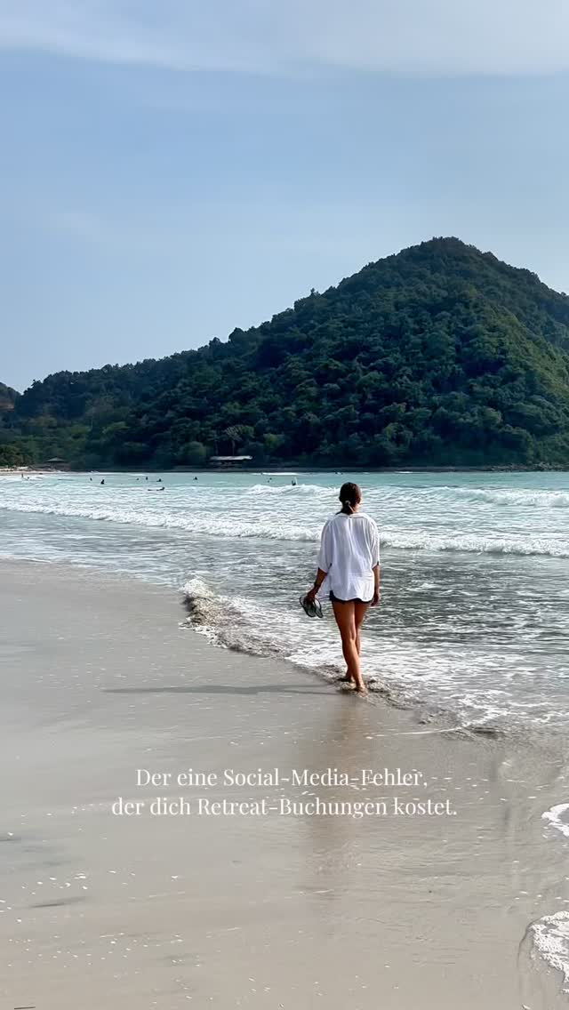 Wir beide wissen, dass dein Retreat offline der Knaller ist, aber online sieht es noch keiner?
Menschen buchen keine „schöne Woche“!
Sie buchen Vertrauen zu dir als Host.
Sie buchen Klarheit, weil sie verstehen was es ihnen bringt.
Sie buchen das Gefühl: „Das ist genau für mich/ Das brauche ich jetzt.“
Und das entsteht nicht durch Ästhetik.
Sondern durch eine Strategie, wie du dein Retreat kommunizierst.
Wenn dein Retreat nicht ausgebucht ist, liegt es oft nicht am Angebot, sondern daran, dass deine Kommunikation zu allgemein ist und sich keiner angesprochen fühlt.
👇
Genau dafür habe ich einen Guide erstellt:
Damit du herausfindest, ob du dein Retreat strategisch vermarktest oder einfach nur etwas postest.
👉 Schreib „Retreat“ in die Kommentare oder schick mir eine DM und ich sende dir meinen kostenlosen Guide zu.
Denn ein ausgebuchtes Retreat ist kein Zufall.
Es ist das Ergebnis klarer Kommunikation.