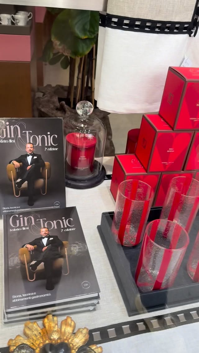 Ancora per qualche giorno disponibili da @guendalina_santandrea19 Un’ottima idea regalo… il 19 marzo è vicino 😊 . #gin #gintonic #bicchieri