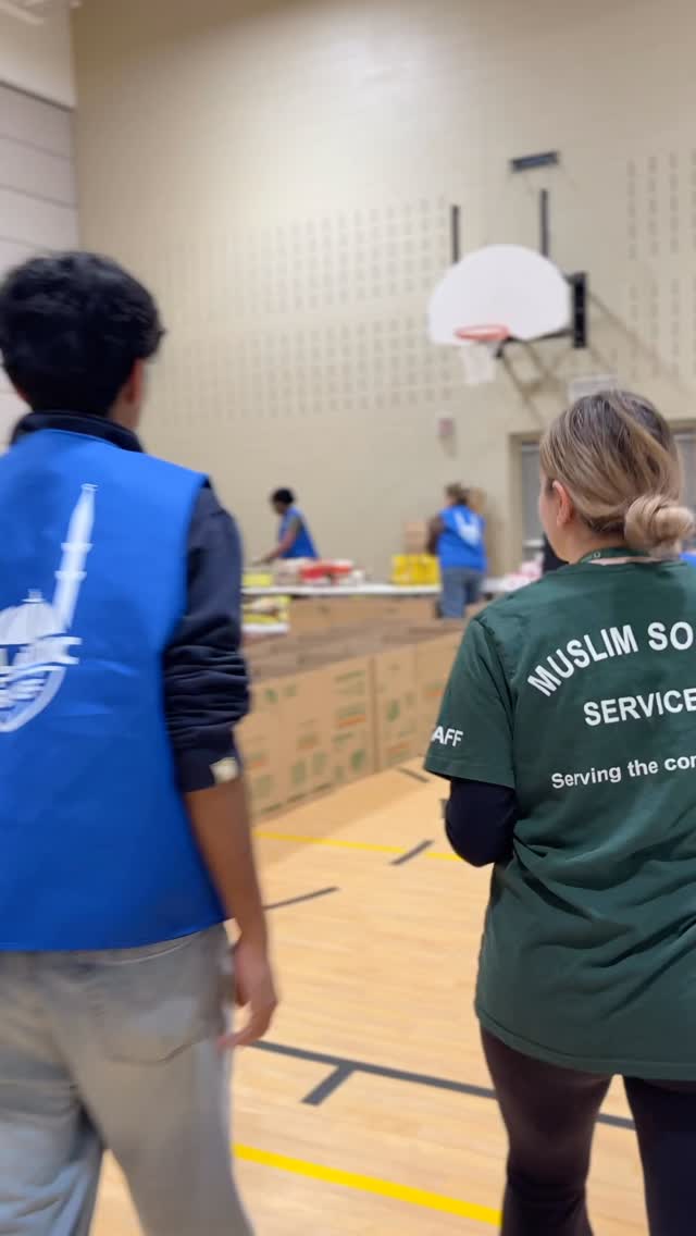 100 Ramadan food hampers. 🤍🌙
So proud of what our community accomplished together! We packed and prepared 100 Ramadan food hampers for families in need - each one filled with essential items to help make the month a little easier.
A huge thank you to all of our incredible volunteers who showed up, worked hard, and brought such positive energy to the day. This wouldn’t have been possible without your time and dedication. We’re also grateful to partner with @islamicreliefcanada to help make this initiative be successful.
#Ramadan #CommunitySupport #GiveBack