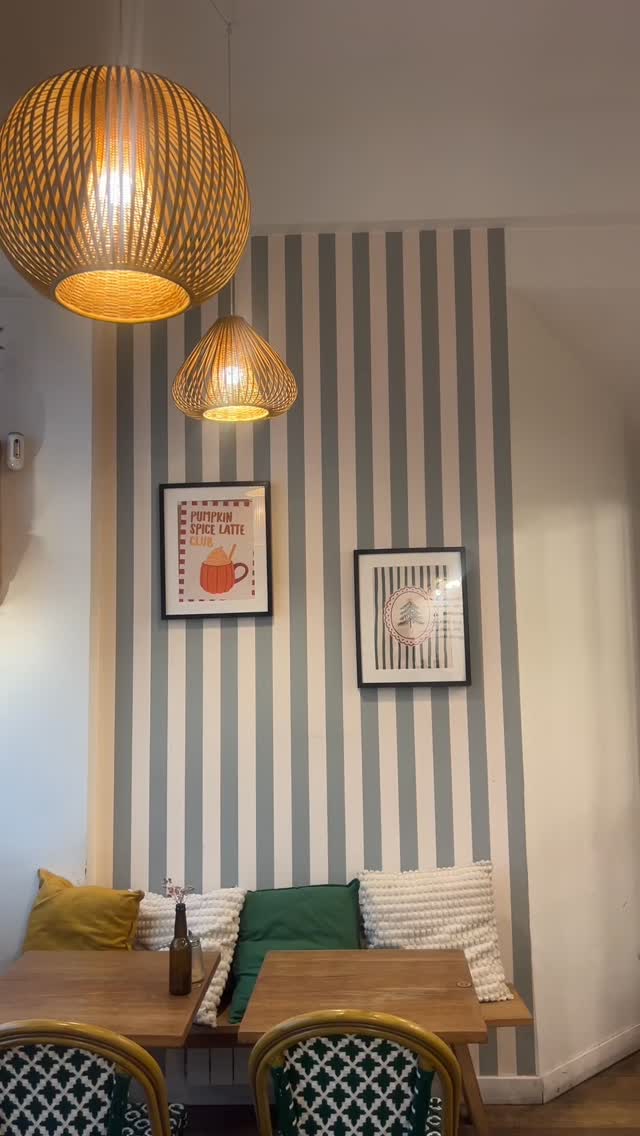Bienvenue chez Culottée Café Panoramas ! ✨
Le premier coffee shop de Culottée ! 💙Niché au cœur du passage Choiseul, c’est l’endroit idéal pour venir partager un petit déjeuner, un brunch ou encore un déjeuner 🫣