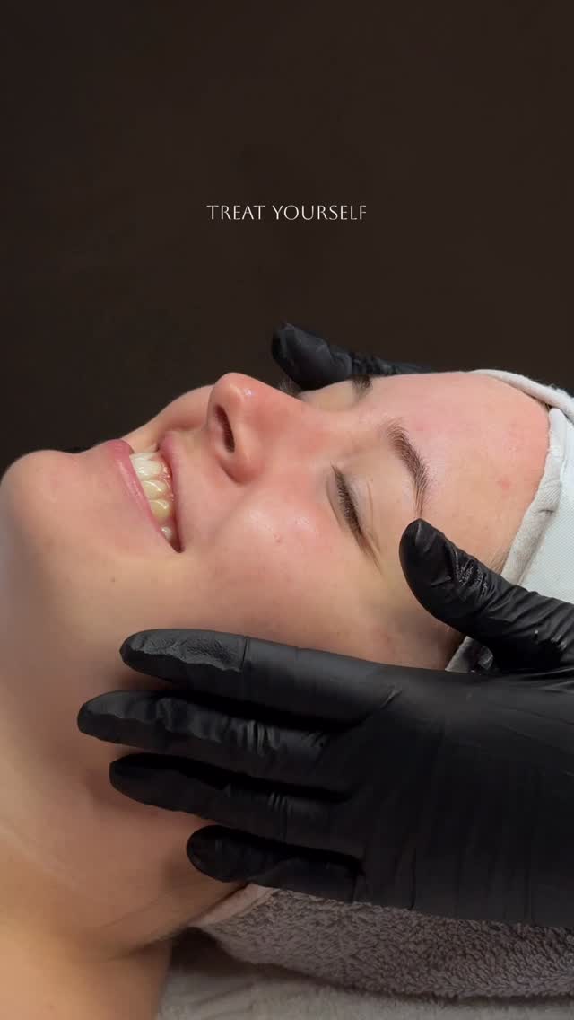 Treat your future self.
An hour to unplug.
A moment to reset.
Skin that feels better after.
Let go of the outside world for a bit and reset with us — your skin (and mind) will thank you later.😌
March appointments available. Link in bio to book.
WWW.DEWANDGLOW.COM