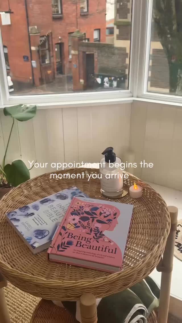 Your next reset is waiting 🤍✨
Book your appointment and enjoy pre-treatment relaxation in our spa lounge.