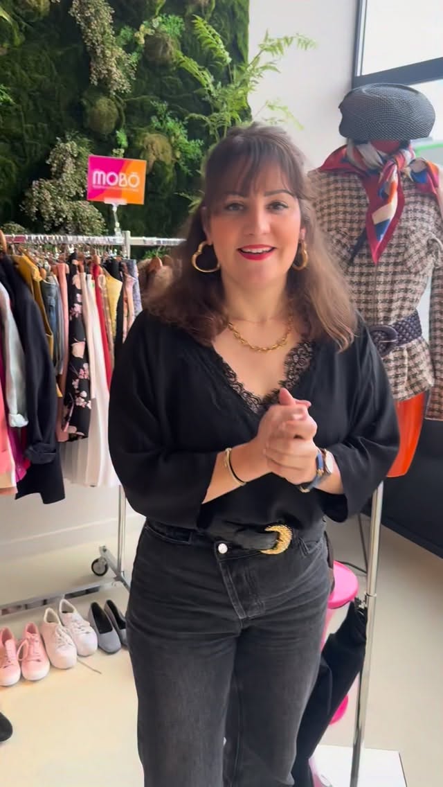 Mon troisième live What not !! 😍et une aussi belle énergie sur les lives!! Merci pour vos achats. Vous êtes de plus en plus nombreux à vous abonner et à aimer les pièces des lives! Trop chouette et ce n’est que le début! Mille pensée à ma team de choc en arrière plan !! @golden_life_by_negan et sa maman! 😂 je vous love abonne toi lien en bio ! #whatnotseller #livevintage #shoppingonline