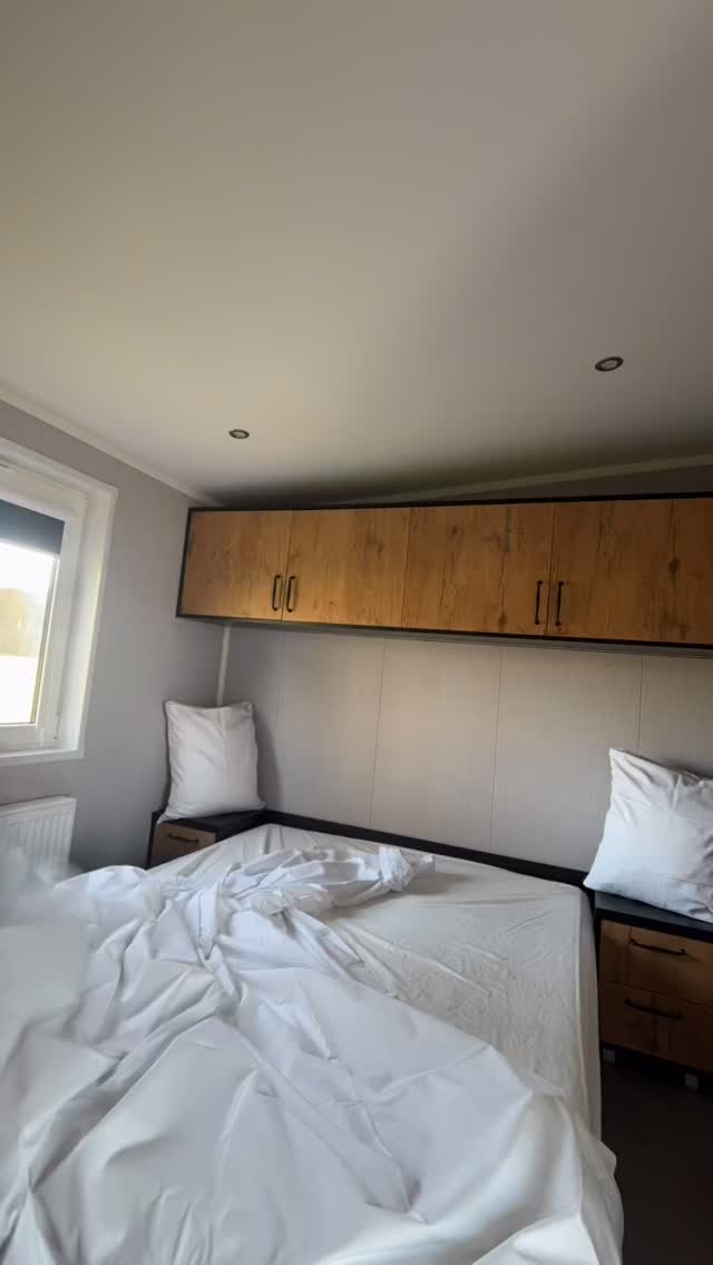 Opgemaakt met liefde 🛏️✨ Klaar voor onze volgende gasten! #welkominfriesland #delindevallei #gastenverblijf #lastminutestay